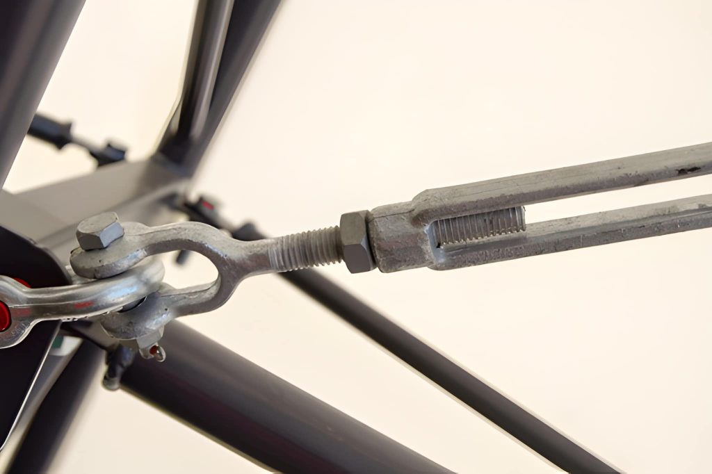 المعدات والمثبتات